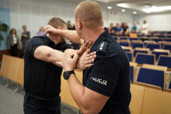 Policjanci z KWP Kielce medykom z ┼ЪCO (4)