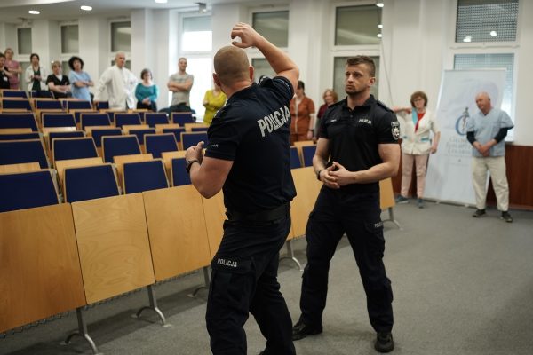 Policjanci z KWP Kielce medykom z ┼ЪCO (7)