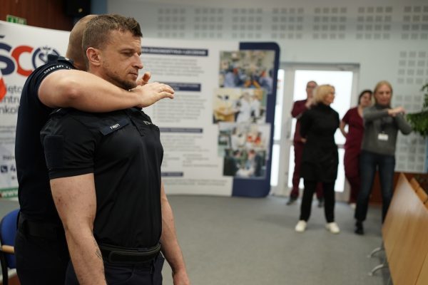 Policjanci z KWP Kielce medykom z ┼ЪCO (9)