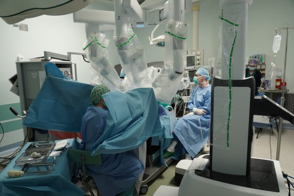 Ginekolodzy z ŚCO operują w asyście robota (4)