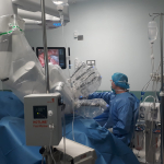 Chirurdzy z ŚCO operują pacjentów z rakiem jelita grubego w asyście robota da Vinci