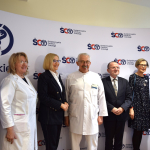 Dr n.med. Leszek Smorąg, dr n.med. Jolanta Smok-Kalwat, marmarszałek Województwa Świętokrzyskiego Renata Janik, dyrektor ŚCO Prof. dr hab. n. med. Stanisław Góźdź, wicemarszałek Województwa Świętokrzyskiego Marek Bogusławski, Adela Chojnacka, prezes Świętokrzyskiego Klubu Amazonki i Anna Nowak - wiceprezes Świętokrzyskiego Klubu Amazonki