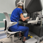 Dr Aleksandra Czarnecka podczas szkoleń robotycznych da Vinci